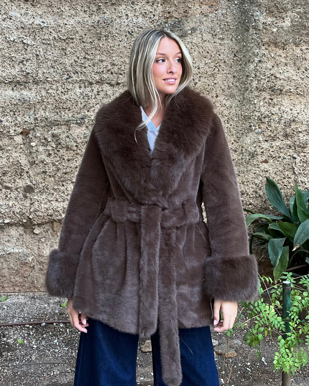 Abrigo Dakota chocolate