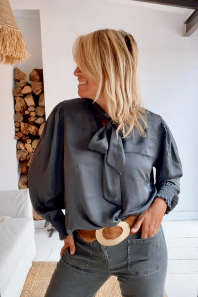 Blusa Sofía  lazo gris